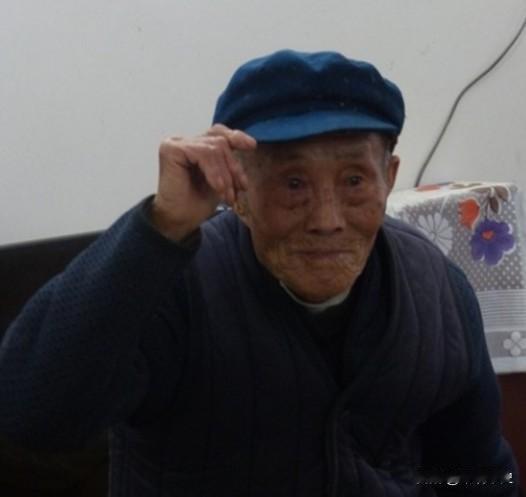 1943年，刘吉祥奉命给前线送80箱子弹，因仓库漆黑，错把手榴弹当成子弹，没想到