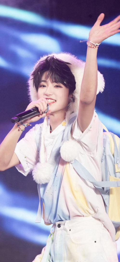 穆祉丞再跳我工作要没了周五晚高疯期待他不断突破，每一次跳舞都让人眼前一亮。 