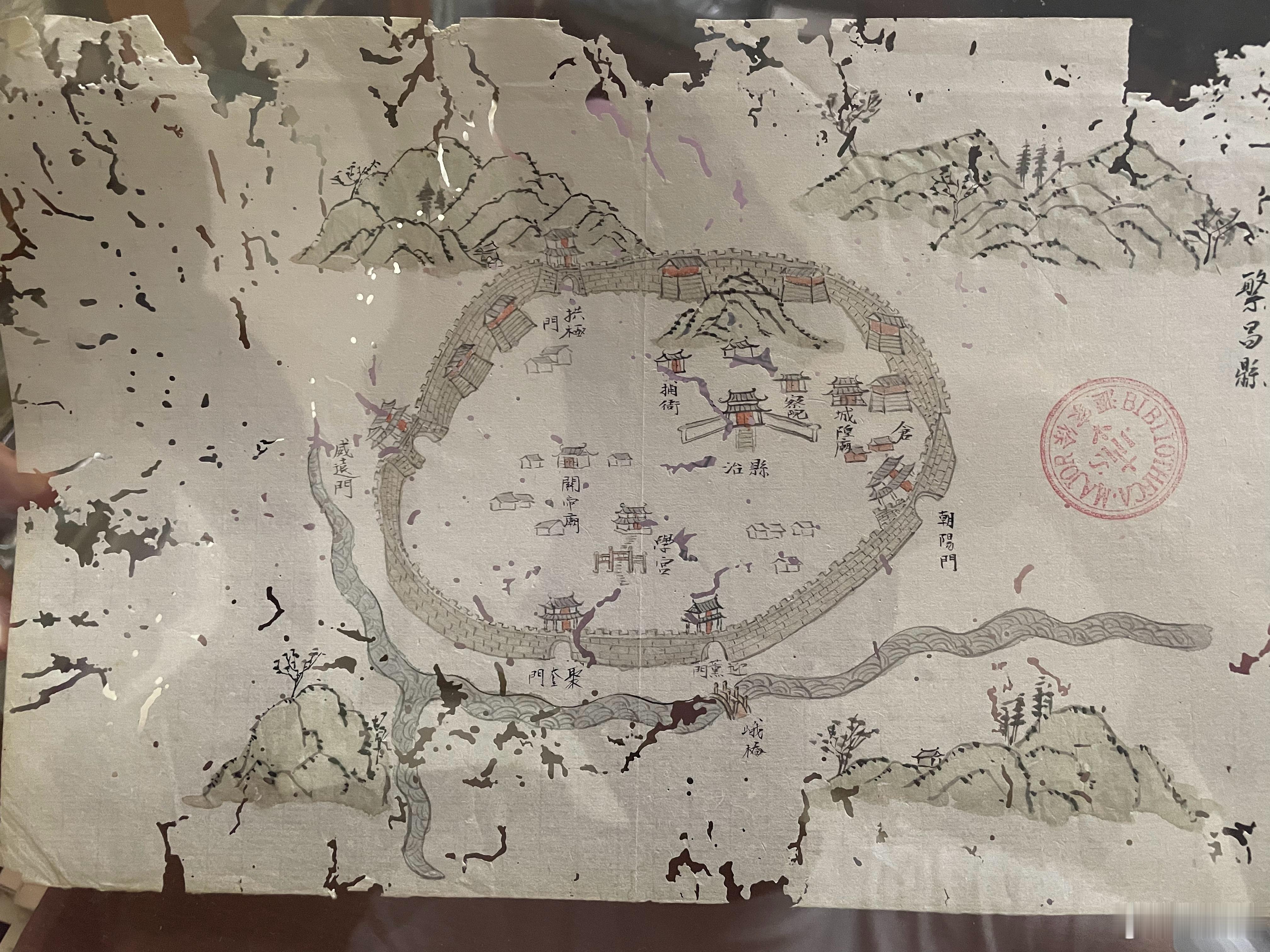 徐家汇藏书命运多舛。七十年代，由于土山湾房屋包租，其中许多书籍被作为废纸回炉。而