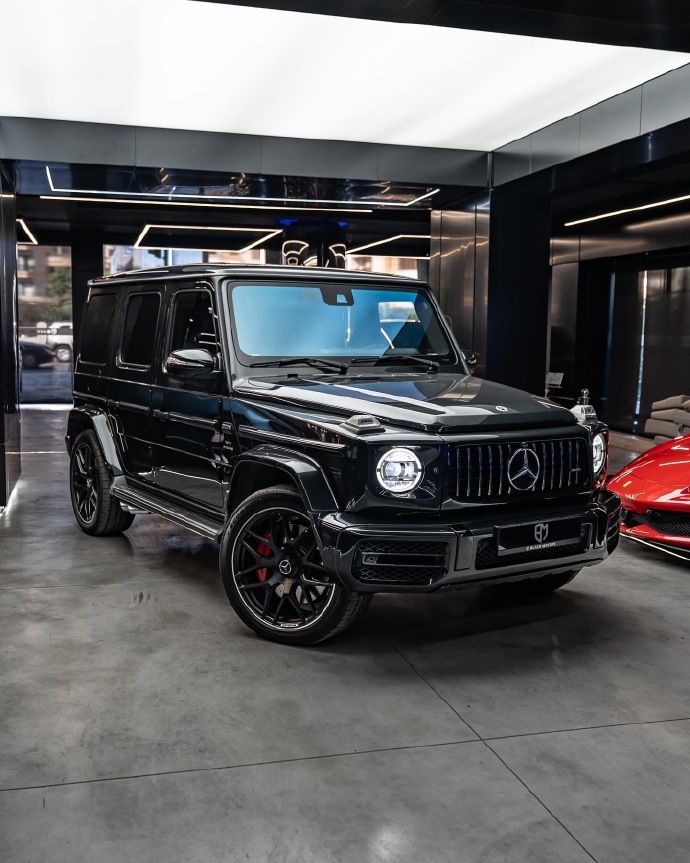 2021款梅赛德斯-奔驰G 63这台 G63配备了一台双涡轮增压4.0升V-8发