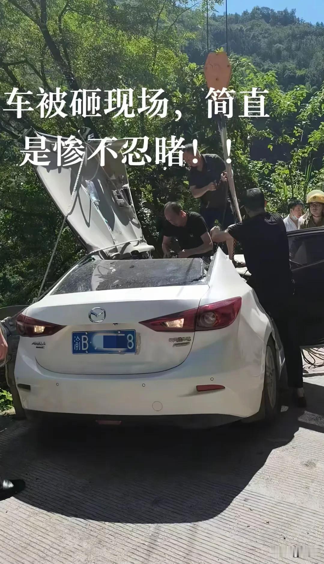 车辆被巨石砸穿，一场2死2伤的意外夺走她仅剩的妈妈，10多岁女孩还在ICU，为何