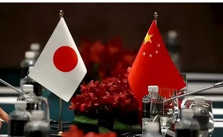 一个战败国，一个满目疮痍后重获生命的国家，竟然要用金钱和血汗换来的和平宪法做“纸