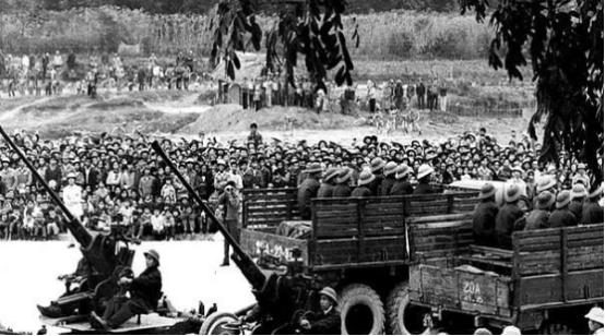 1979年解放军撤兵时，将越南境内的铁轨全都拆了带回国内，对此越南表示强烈不满，