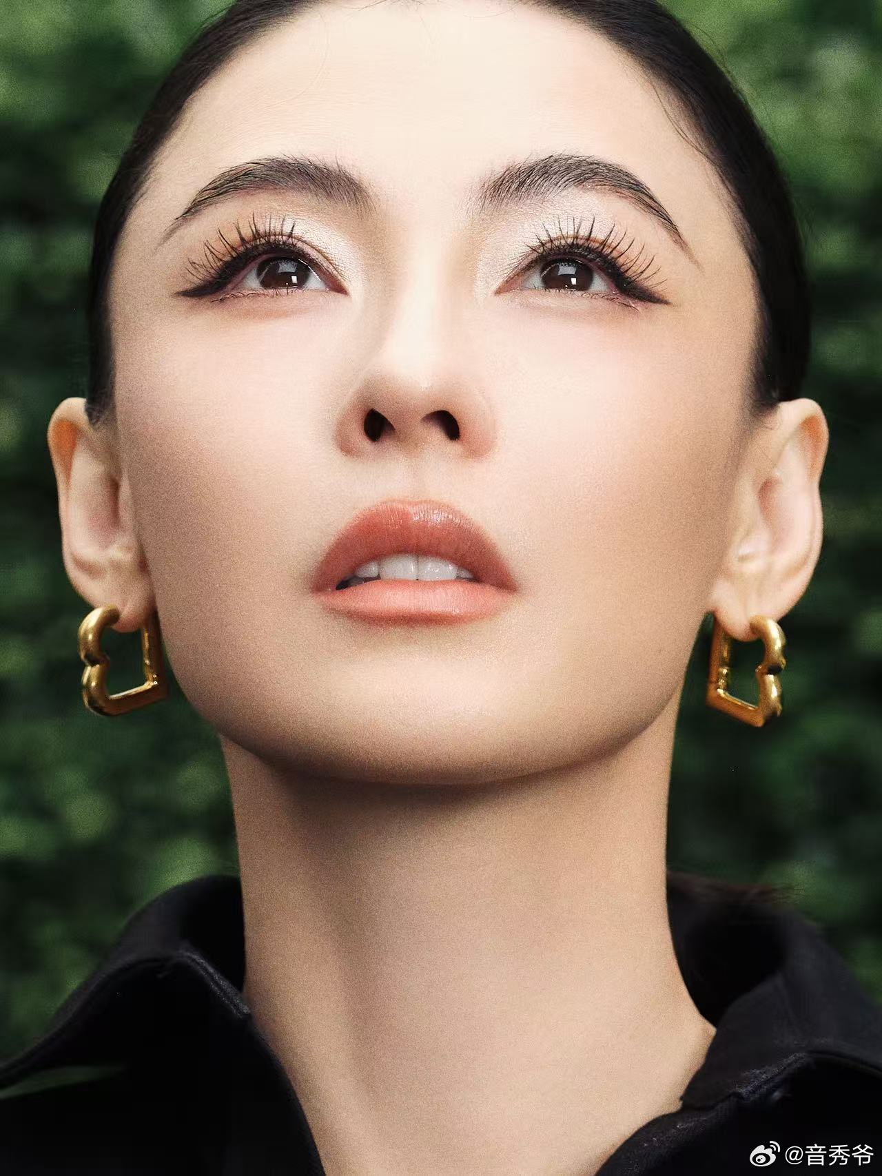 巴黎世家偶遇张柏芝张柏芝巴黎世家活动状态 张柏芝亮相巴黎世家活动的造型直接封神，