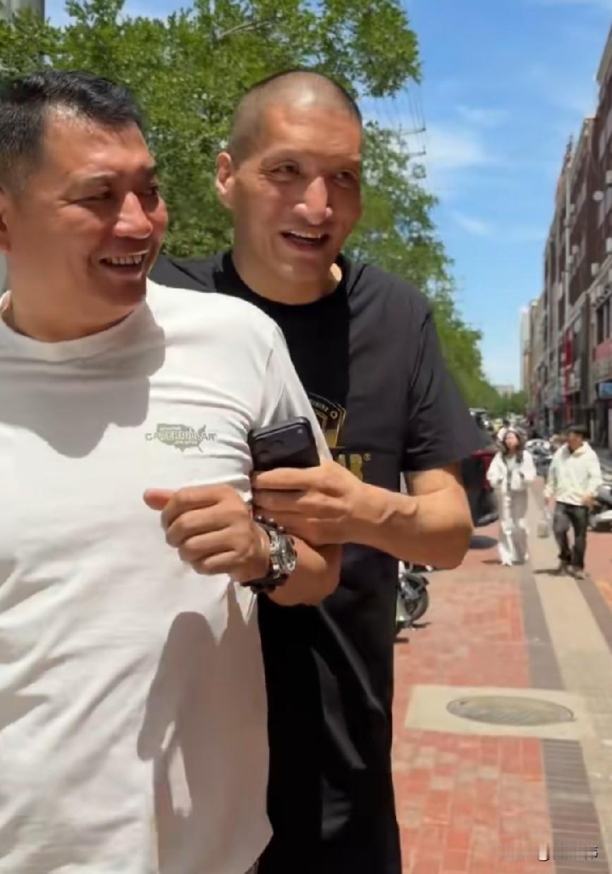 兄弟情一起在！巴特尔谈巩晓彬：

“每次见到彬哥。”

“都会想起我们当初在国家