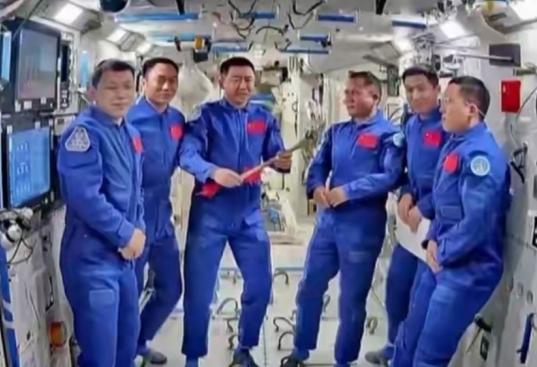 估计现在最让人担心的，就是神舟二十号的航天员，不是因为他们没有成功交接，也不是因