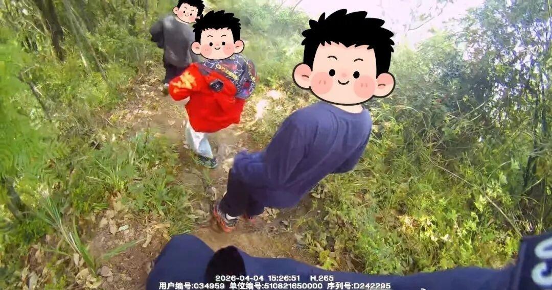 【踏青游玩看好娃，别让一时疏忽酿险情！】近日，旺苍县公安局西城派出所接到马女士带