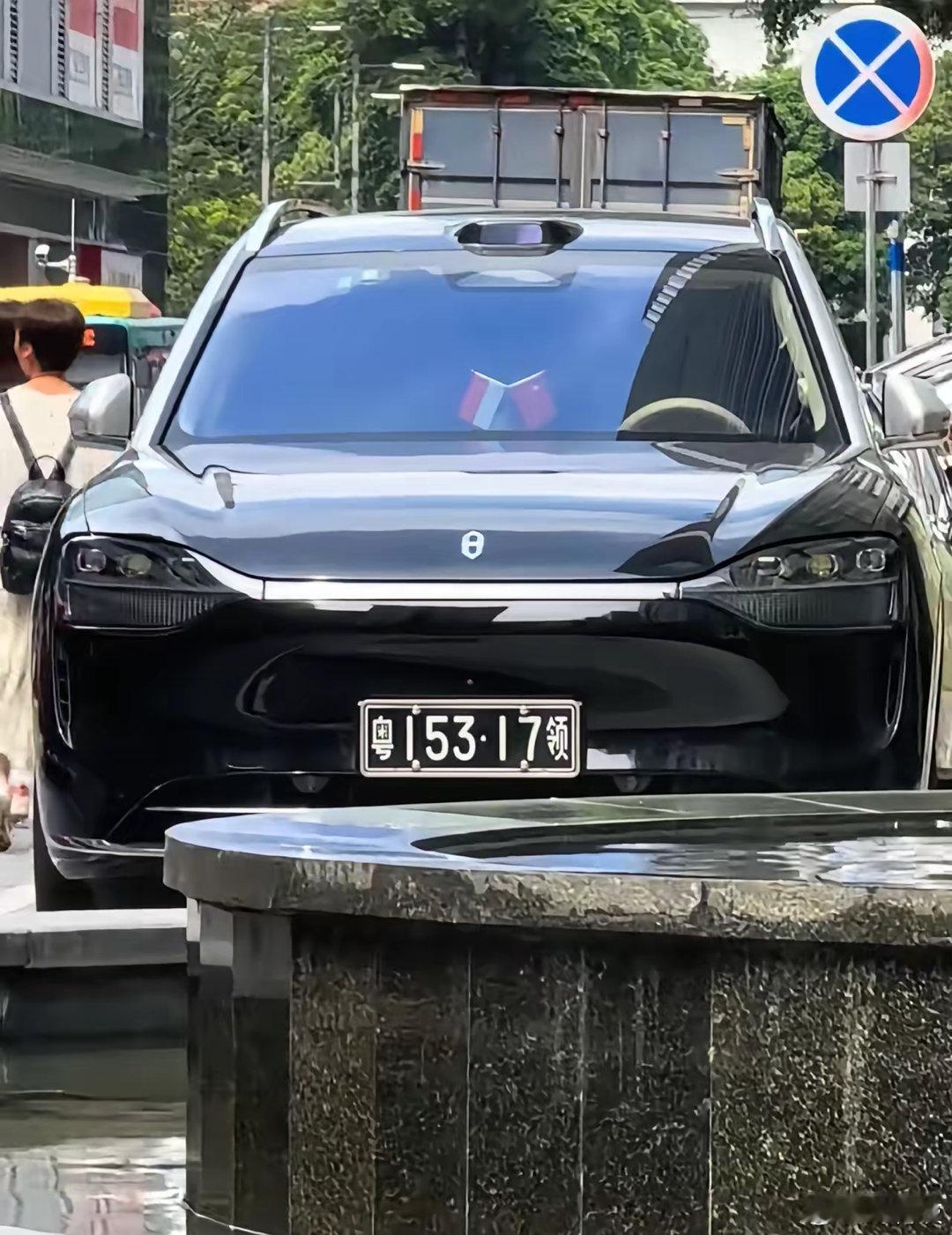 问界M9居然成为了印尼使馆的使用车，一般这种用车基本都选一些豪华品牌，能体现国家
