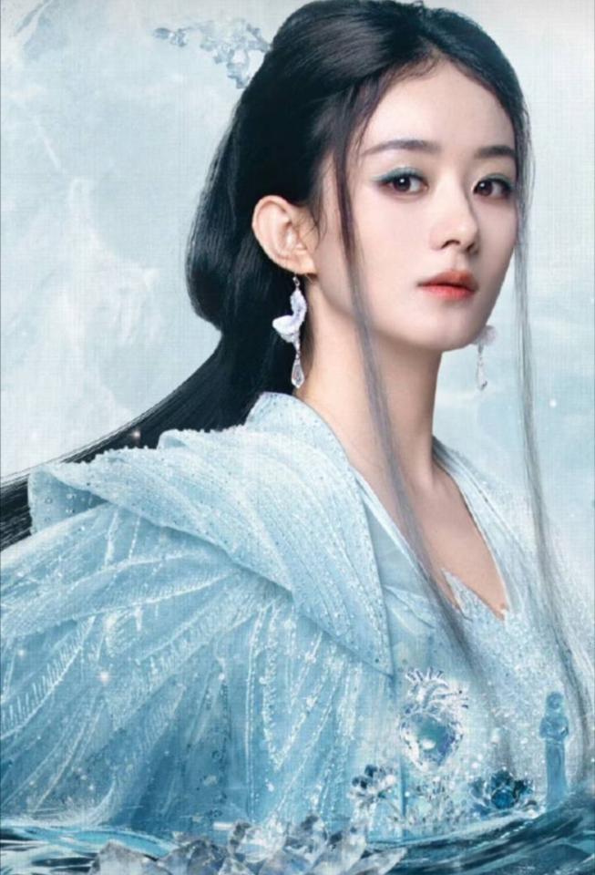 别信明星嘴里“十年友情”。
顶级的合作，记的不是人情，是账。
她为什么愿意调整商