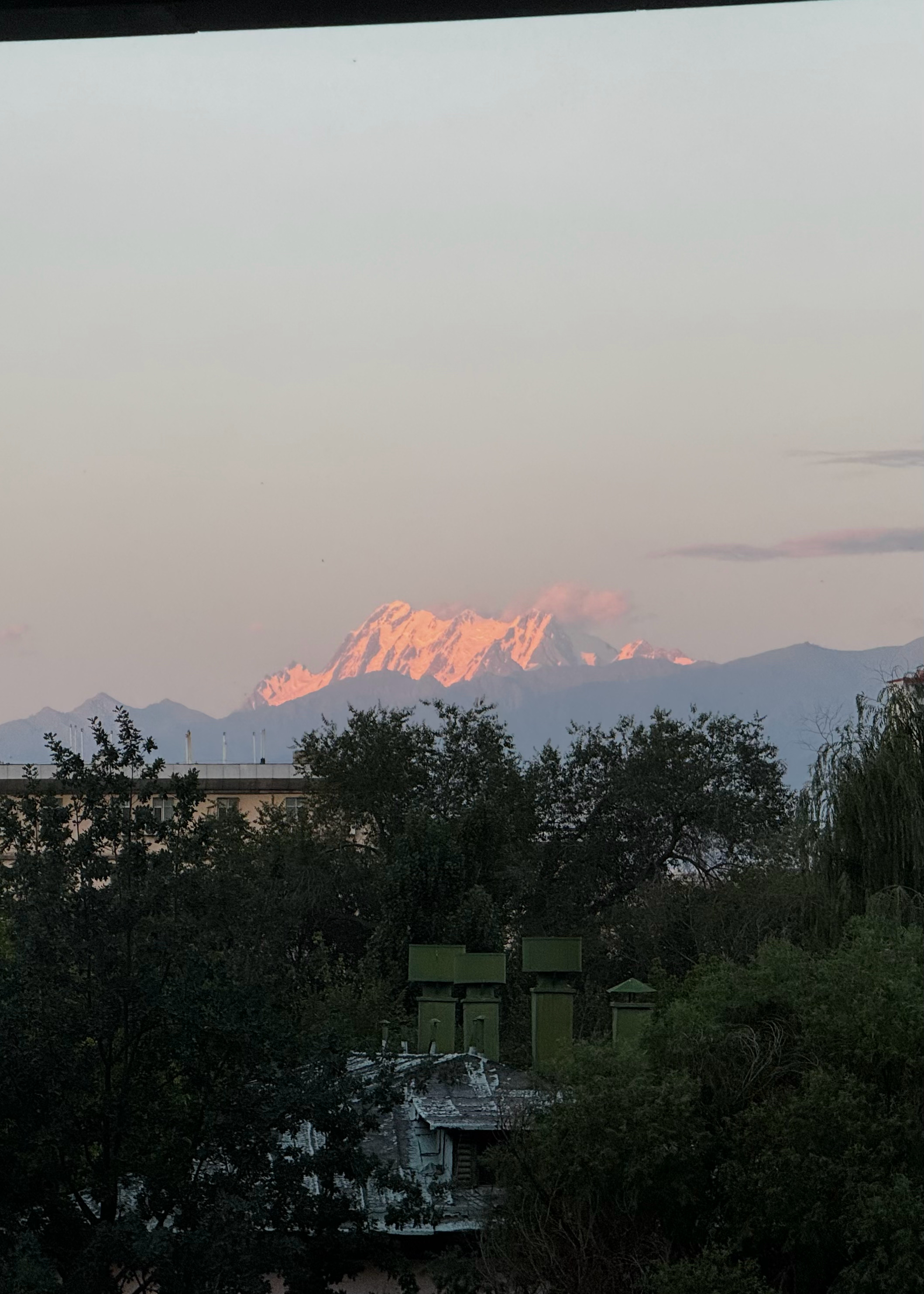 博格达峰的壮丽又怎是岳麓山能比拟的🏔️ 乌鲁木齐