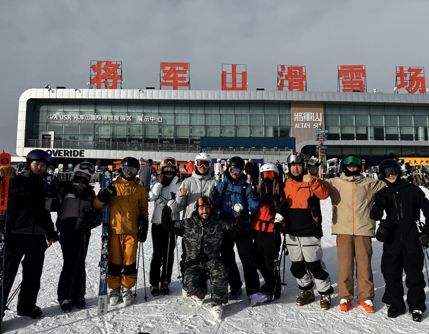 Nice Day！奥地利国际示范队的Benni滑得也太好了 好久没上课  感觉又