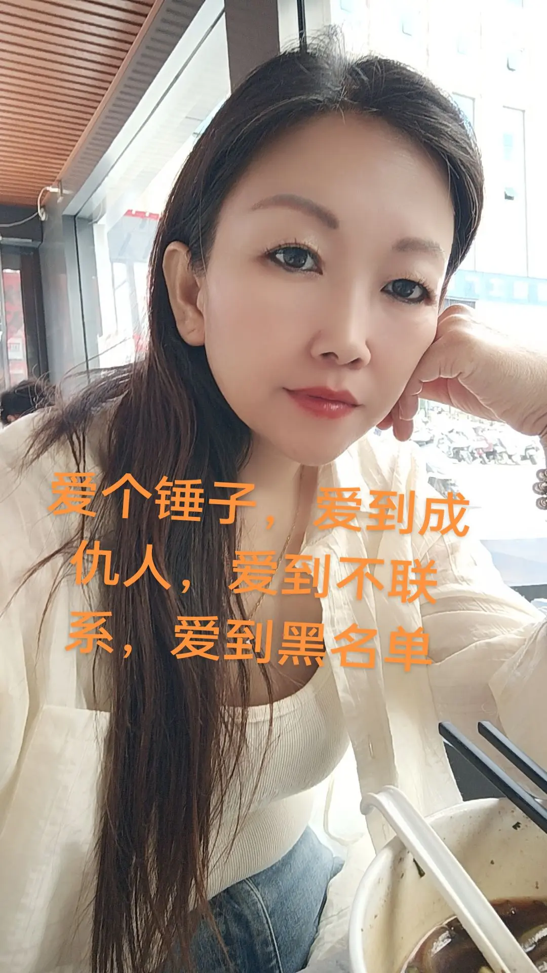 在疼爱你的人面前，你永远只是个孩子。在不爱你的人面前，你永远是条汉子。...