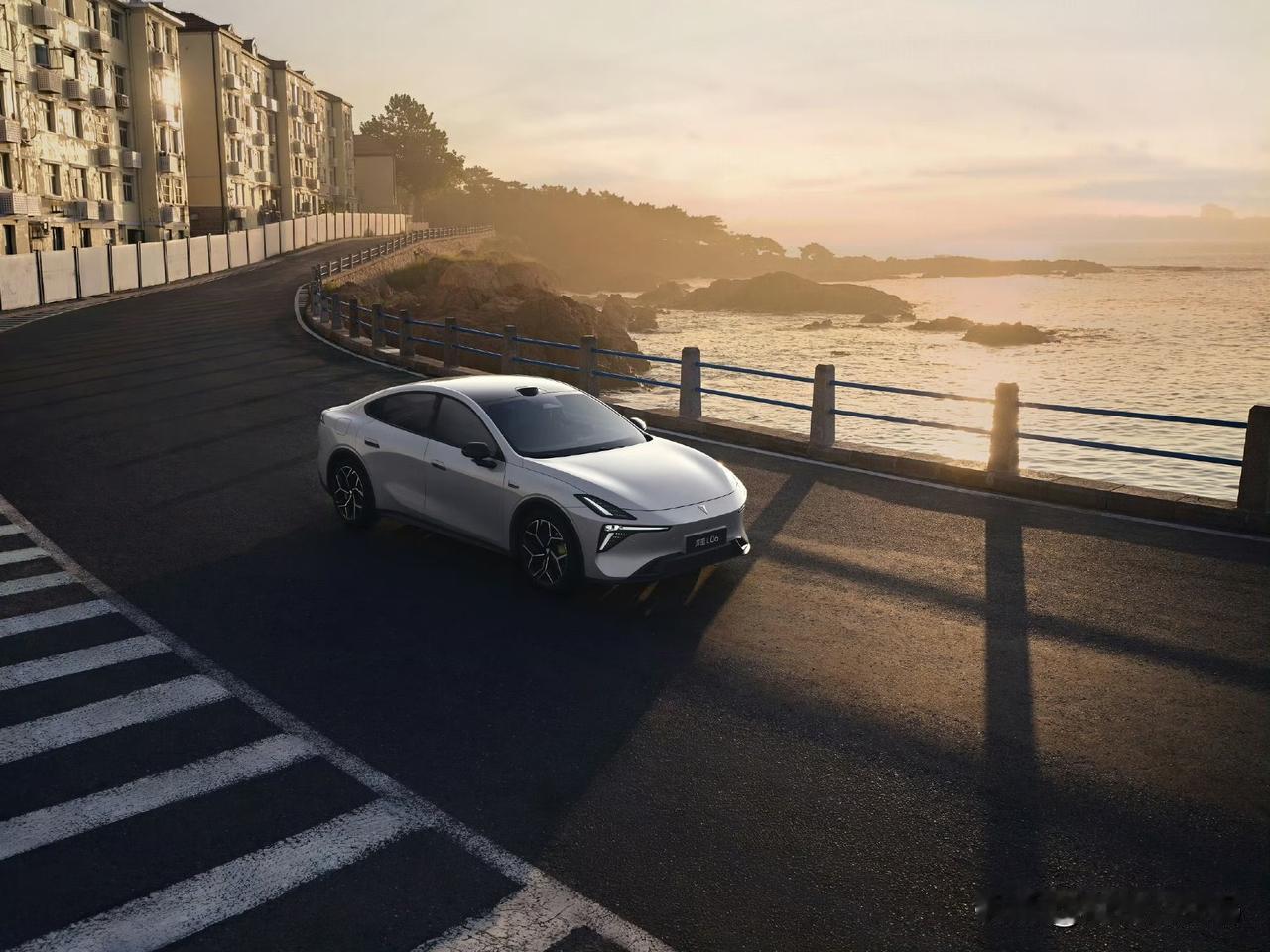 深蓝L06入门级满配，可不只是代步那么简单，颜值帅气扛打，配置豪横，质感拉满，我