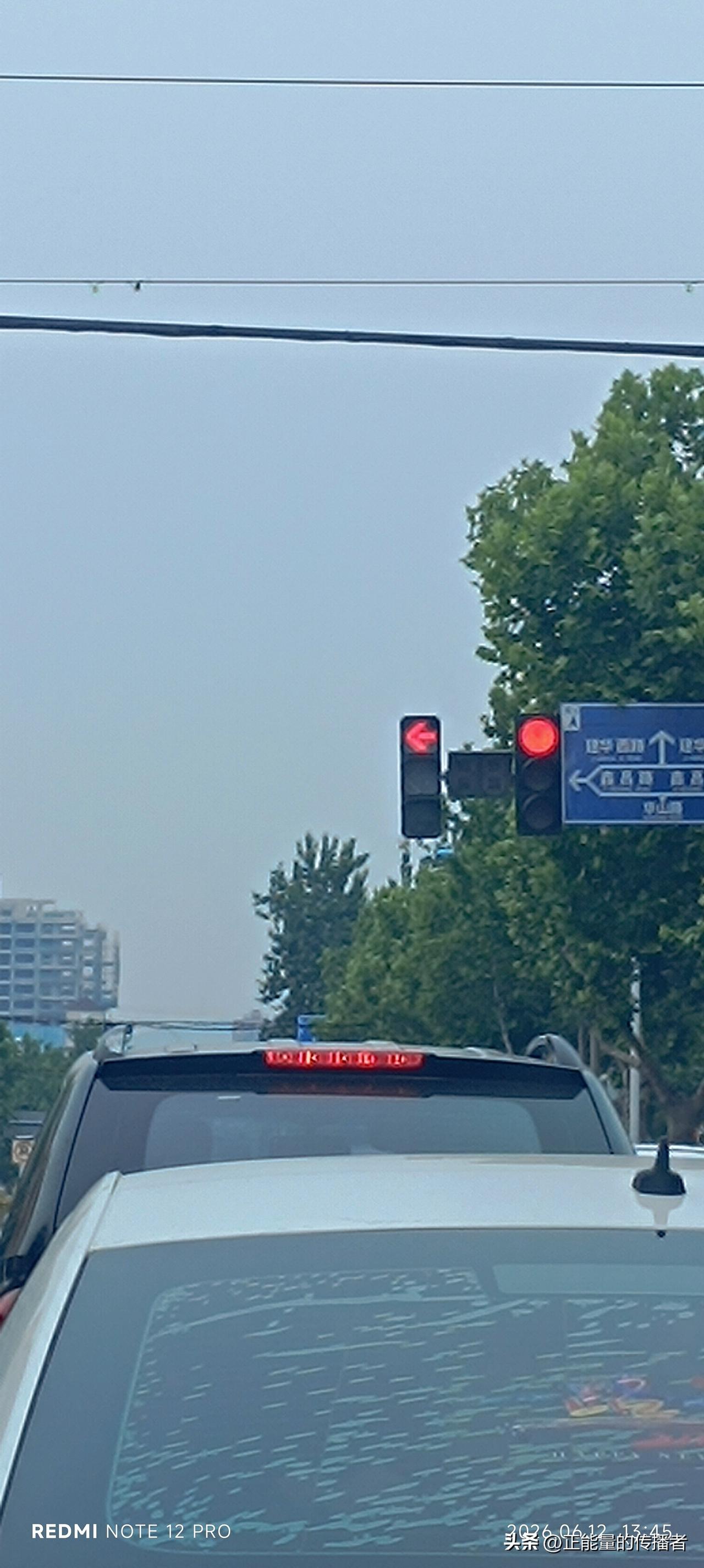 枣庄市市中区华山路的红绿灯交警部门也是真的煞费苦心了，从南往北开你开到哪个红绿灯
