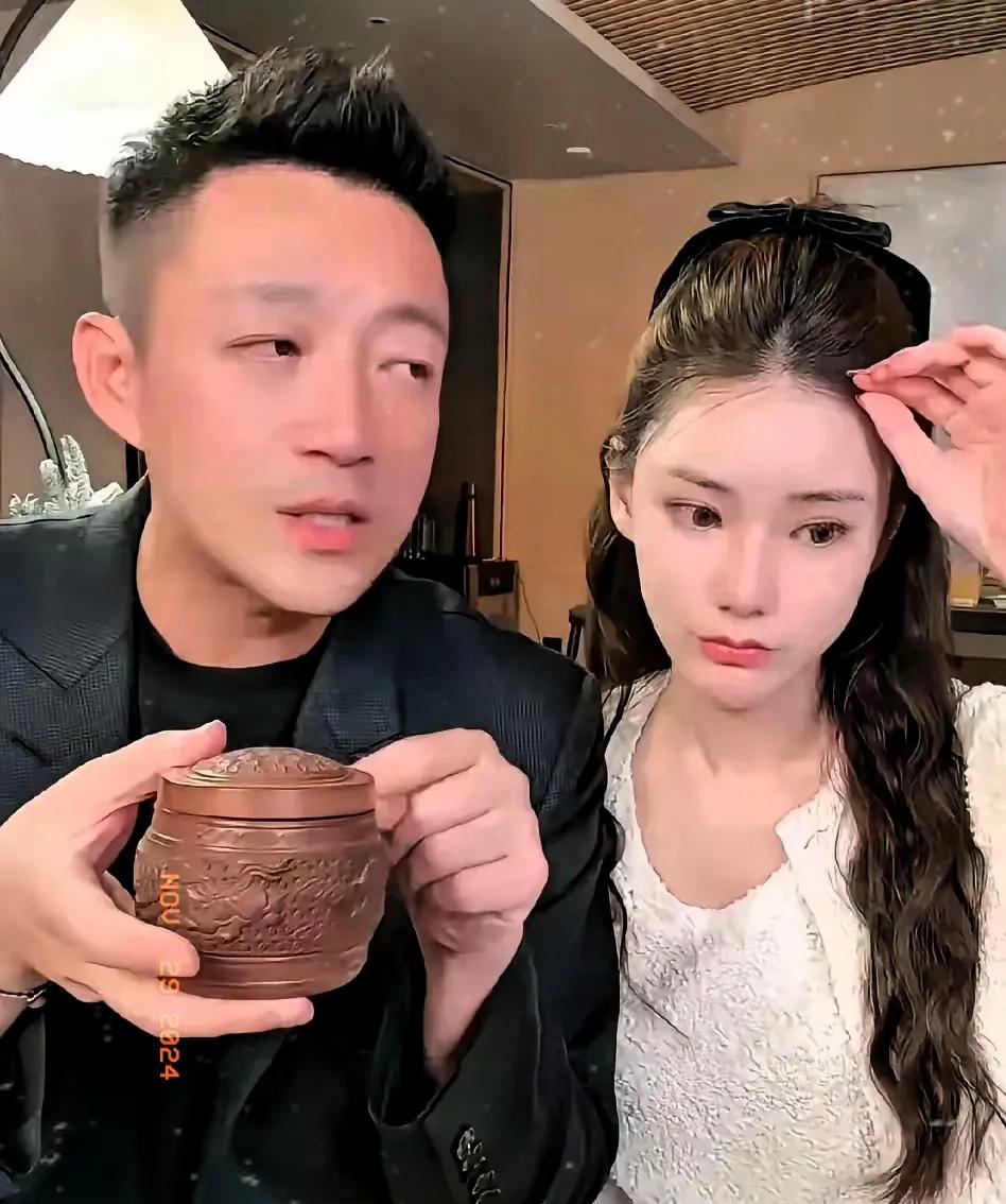 汪小菲真情流露，大S泪崩？揭秘娱乐圈的甜蜜与苦涩

在这个星光璀璨的娱乐圈，每一