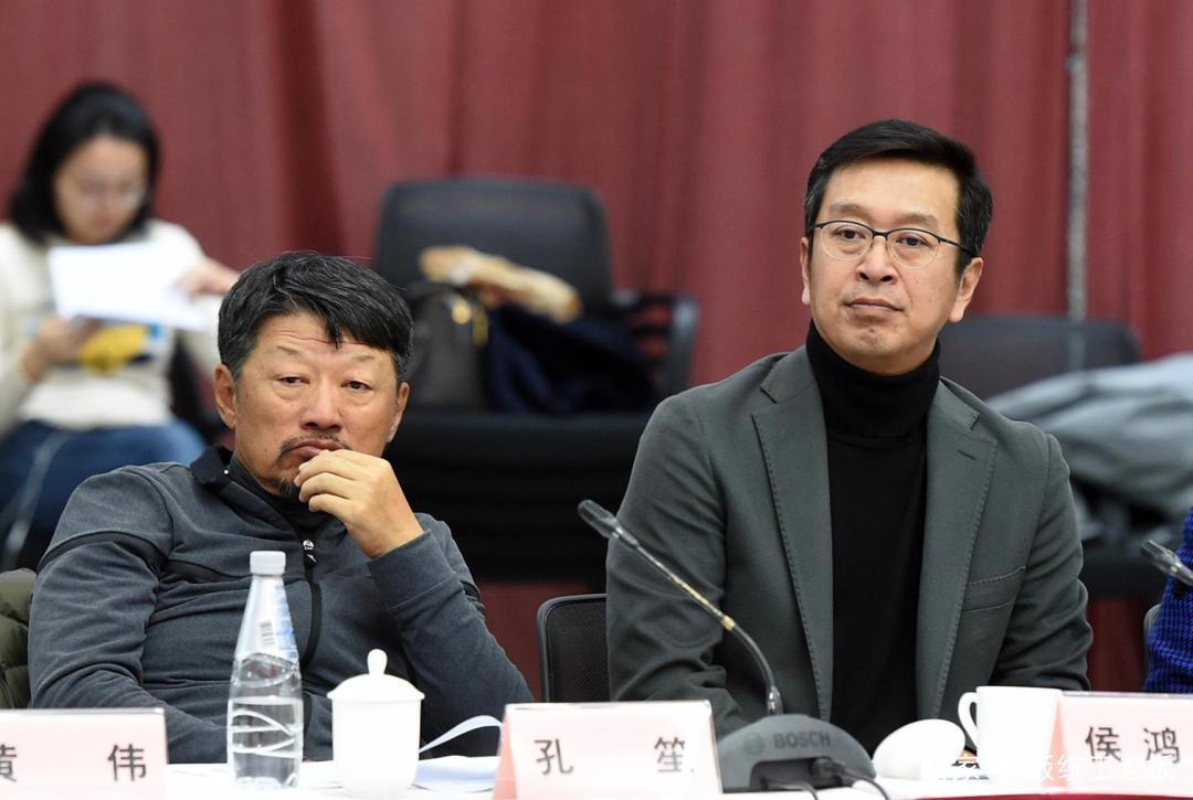 看起来好命苦的样子 