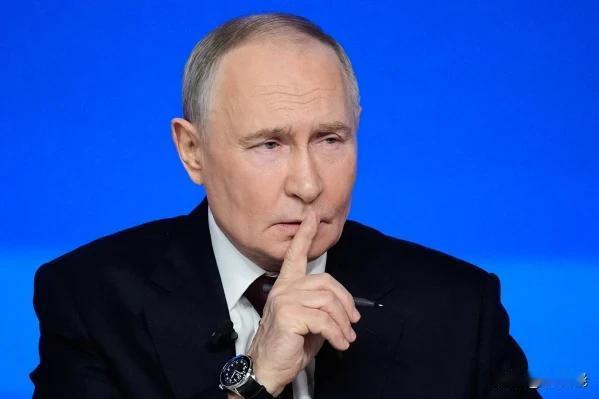 “普京恋爱了”。莫斯科时间2025年12月19日，普京在年度记者会上被问及“是否