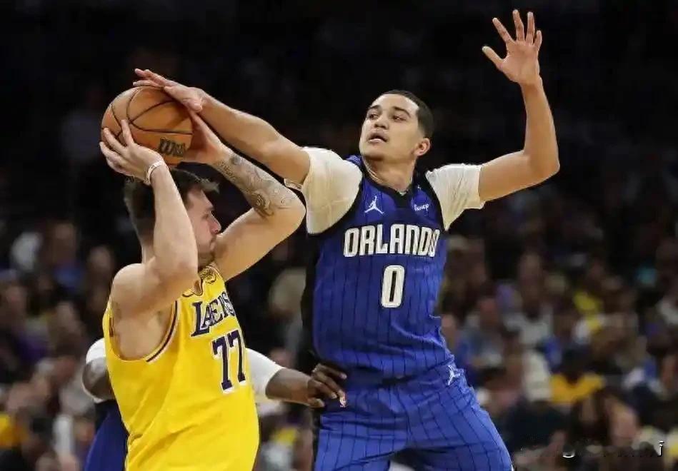 同样是23届首轮秀，同样是2.01米身高打后卫，布莱克的上限未必比阿门汤普森差！