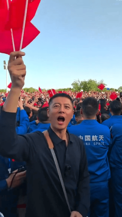 任重，难掩激动！
 
5月24号晚上21:17，演员任重更新了条动态，配了神舟二