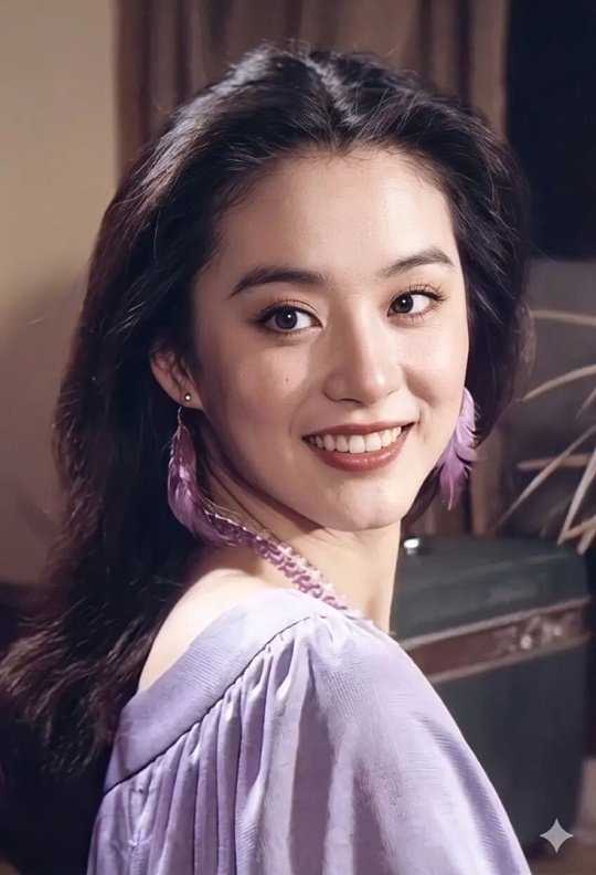 林青霞这才是真正优雅的老去坦然接纳岁月痕迹，不刻意扮嫩、不执着冻龄，简约穿搭搭配