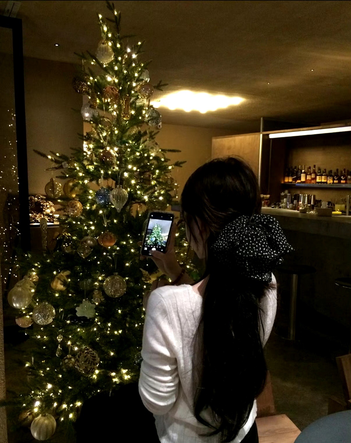 你也没睡?真是的，没必要为了追我也这么晚睡的，我目前还没有恋爱的打算，抱歉 