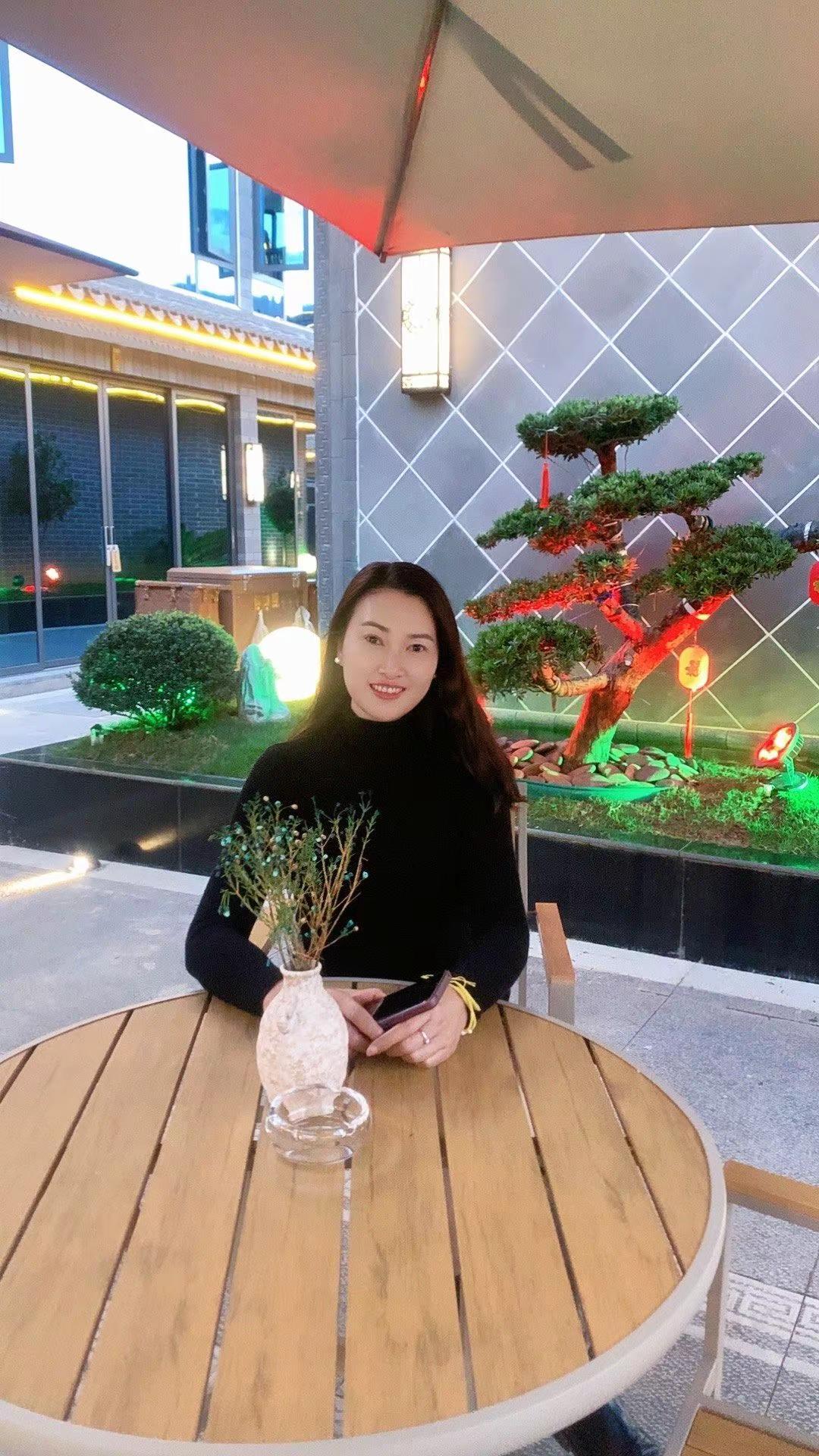 把自己打扮得漂亮一点，不仅招财还致富，看似肤浅，但绝对好用，外在的自信也能带来更