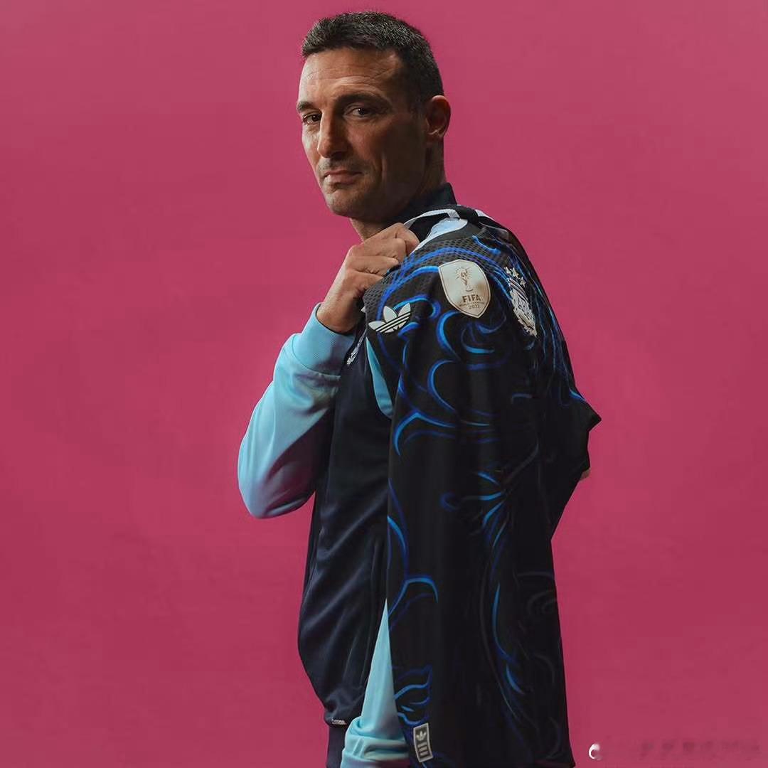 冠军教头或将空降伯纳乌，皇马深陷无冠泥潭，换帅改革势在必行。回望卡塔尔世界杯，阿