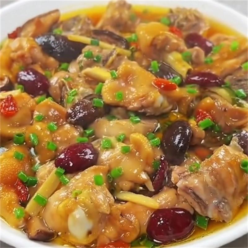 夏季养生新选择：香菇蒸鸡腿肉，简单蒸制开胃又营养，解馋必备！

谁说夏天只能吃凉
