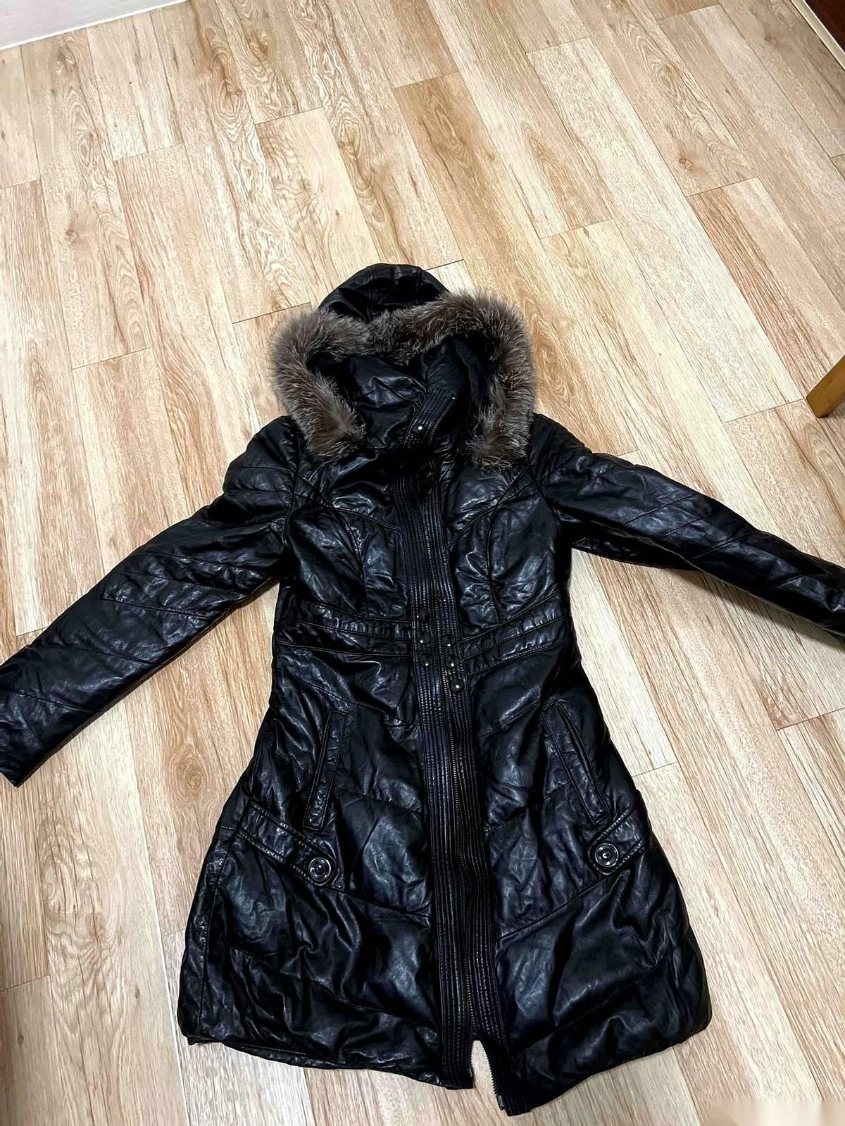 15年前，我一个月工资一千多，眼都没眨，刷了两千块，买了一件巨贵的绵羊皮羽绒服。