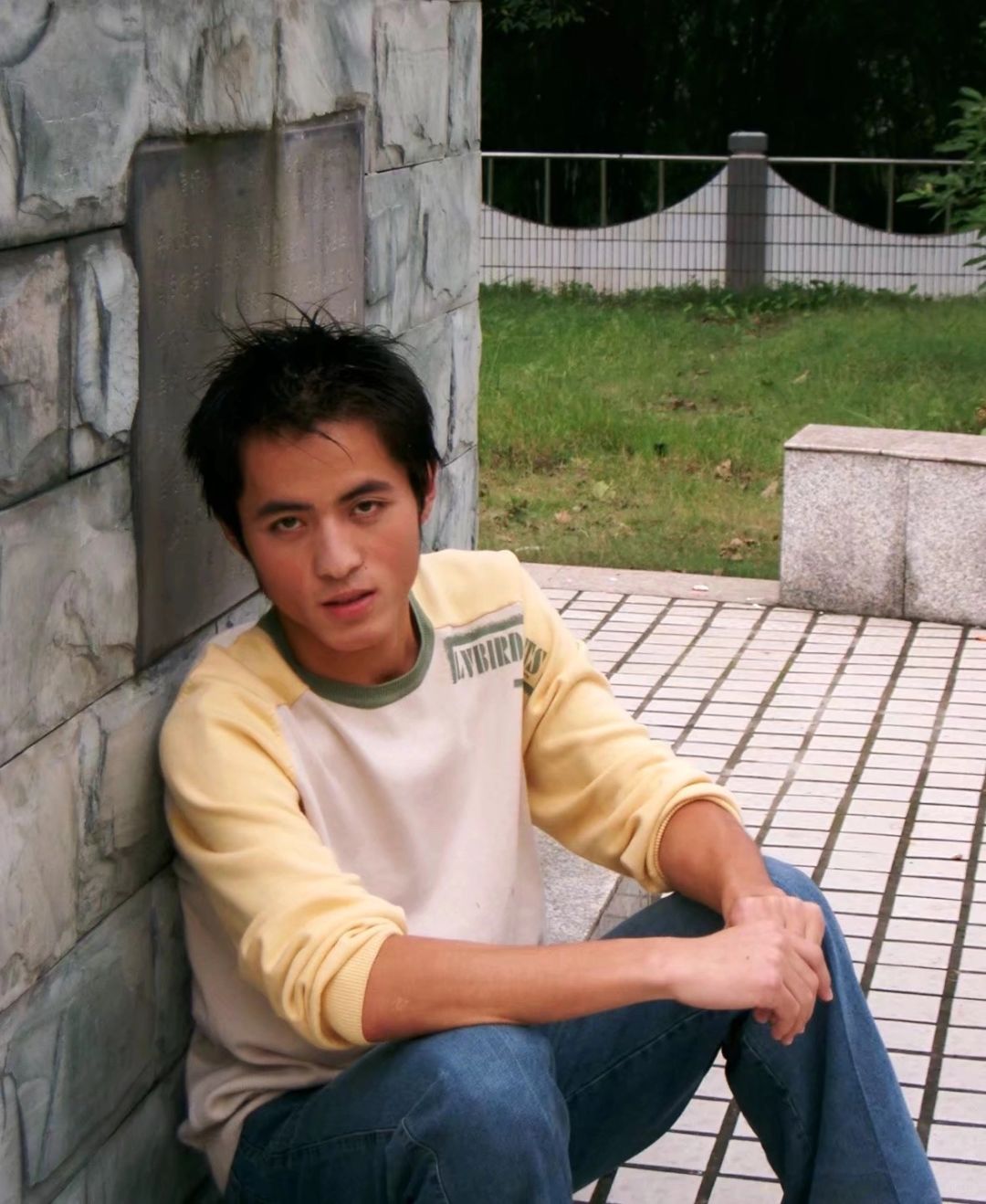 一转眼，20年过去了~~~
	
（当时怎么会凹这么个造型？）
	
