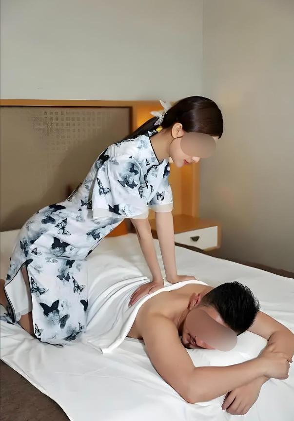 “作死！”广东中山一名 00 后酒后开房叫技师，突然持刀从背后胁迫对方脱衣。技师