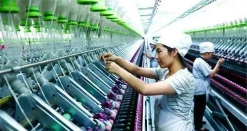 华升股份
华升股份董事长刘志刚在接受中国证券报记者采访时表示：“根据公司改革发展