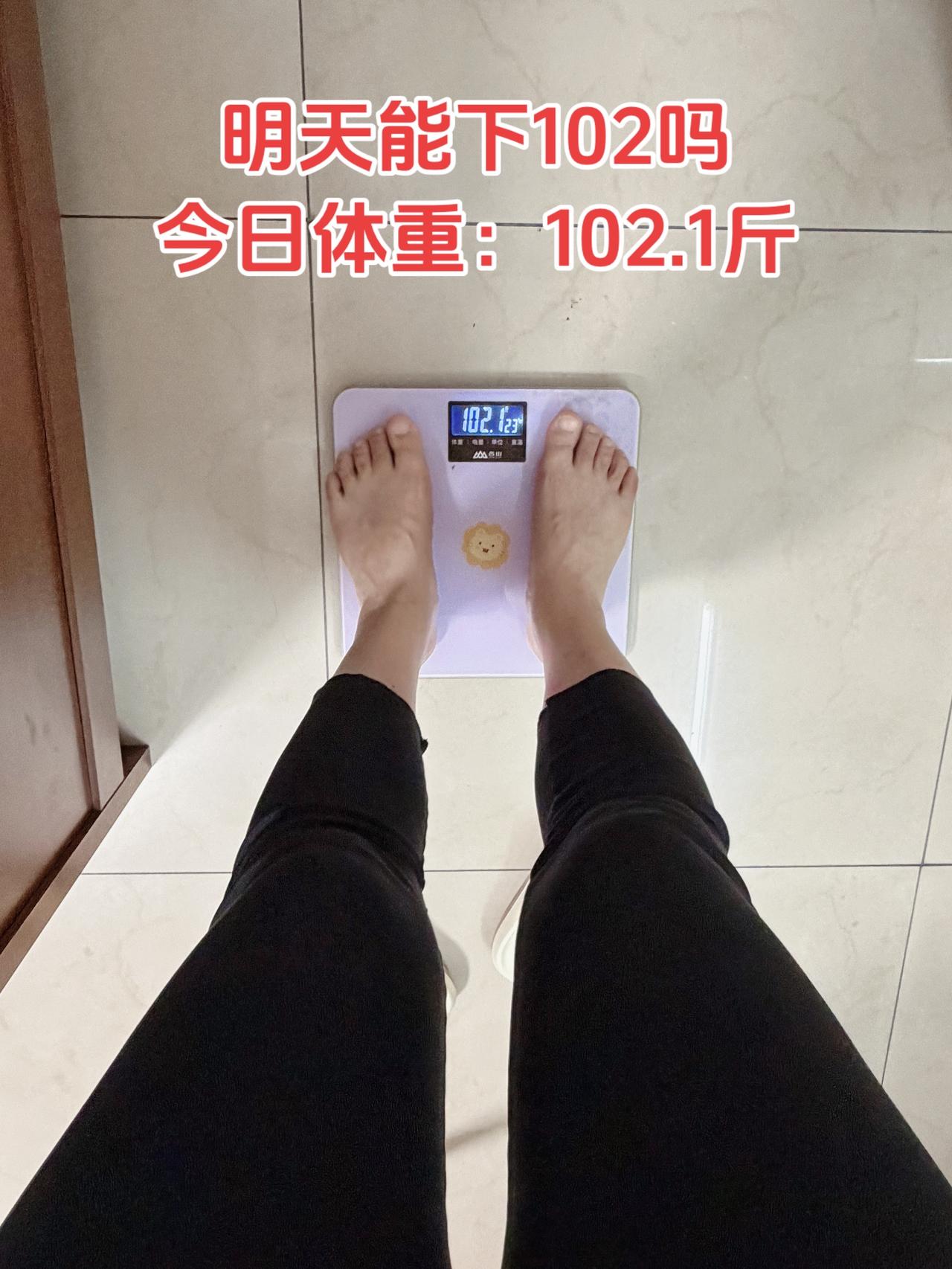 自律减脂健康餐，目标95斤，加油
今日减脂早餐：玉米馒头+番茄+鸡蛋+梨子+牛奶