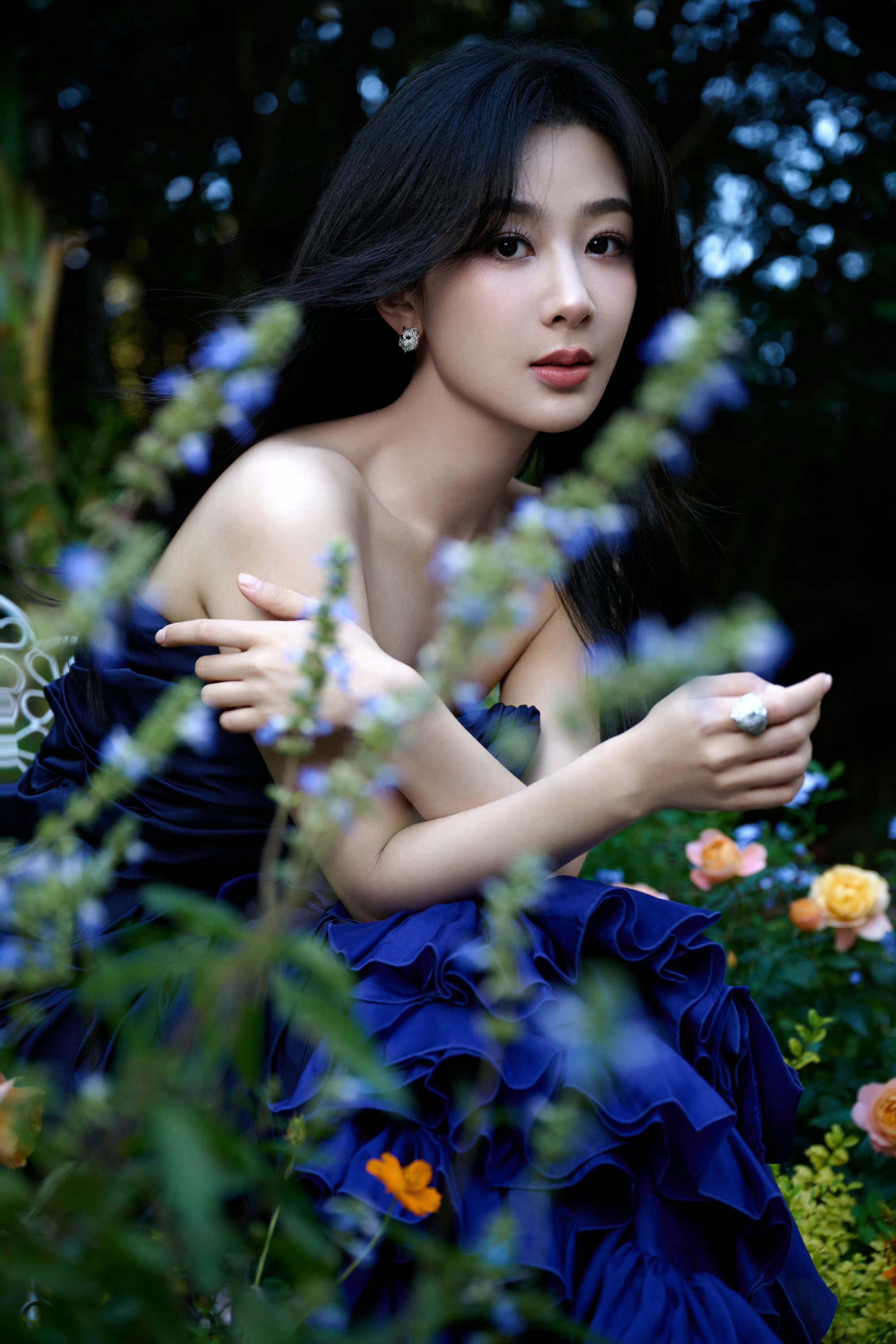 #杨紫 两套造型#自从换了造型师，颜值和时尚感[赞][赞] #杨紫 蓝色妖姬# 