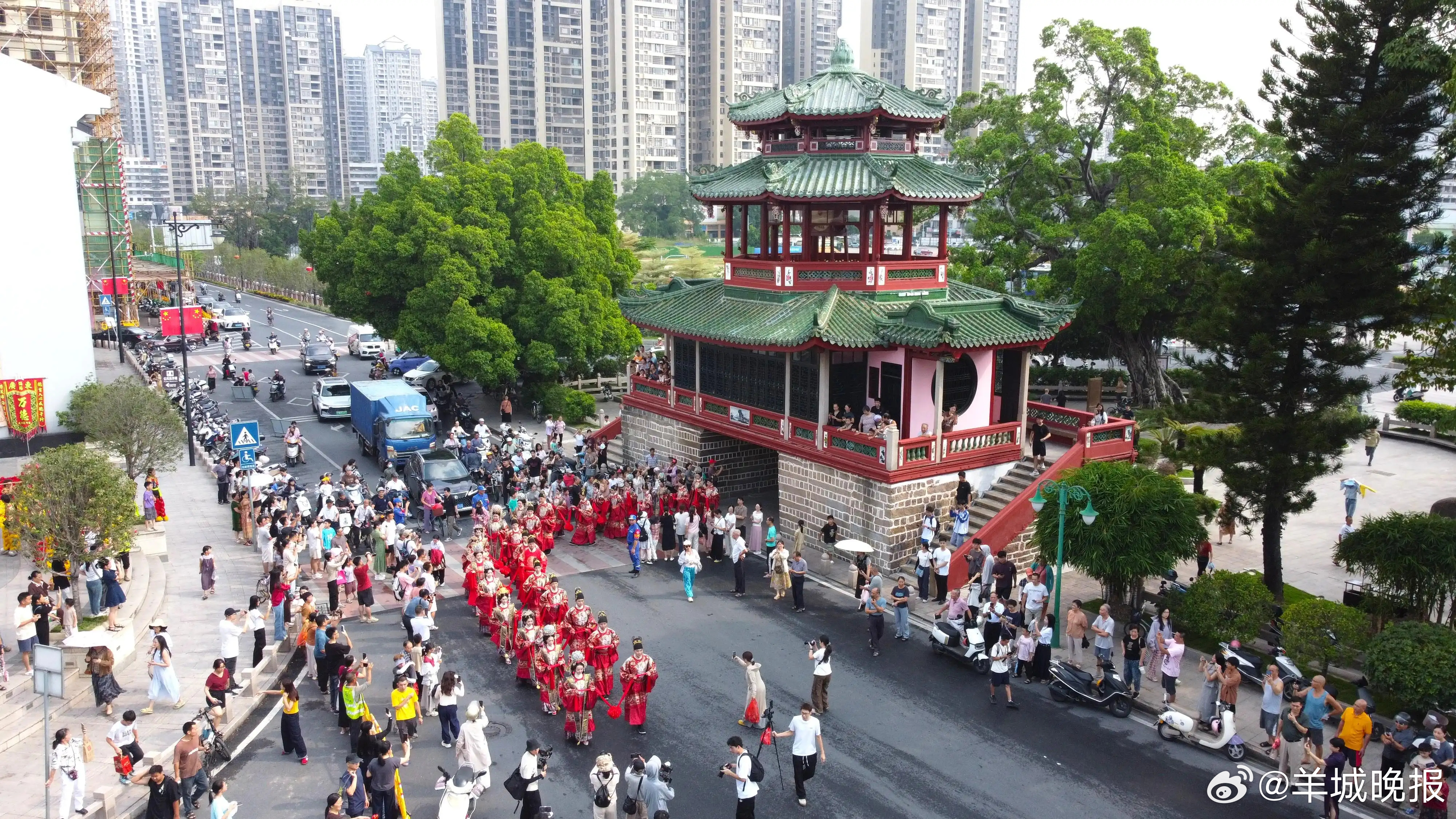 【#香港5天长假遇上广东十大精品线路上新#：一场大湾区的“双向奔赴”】作为香港的