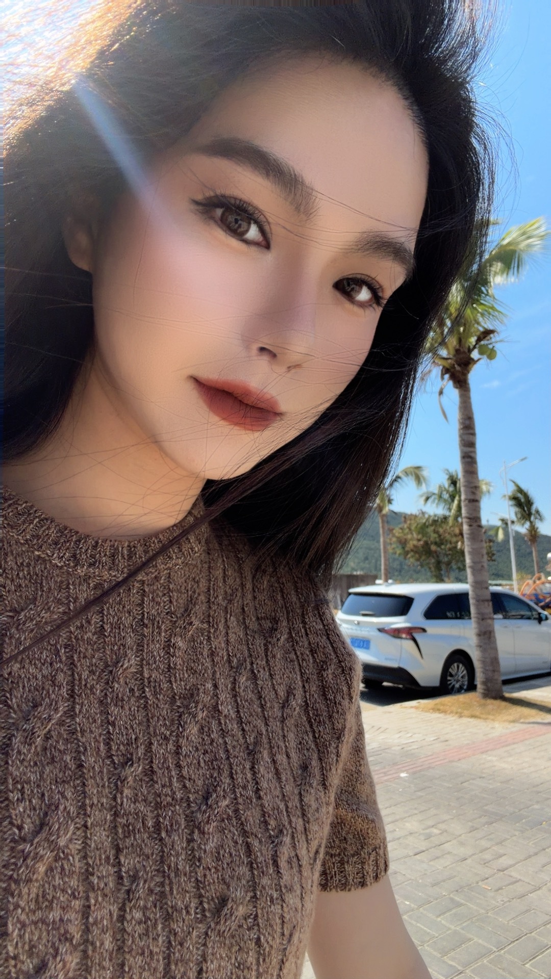 在路边自助洗个车🚗这阳光🌞火辣辣的。 三亚