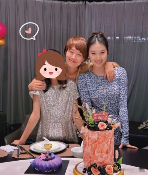 #文章马伊琍女儿16岁生日照# 文章马伊琍女儿文君竹16岁了，继承了妈妈爸爸的高
