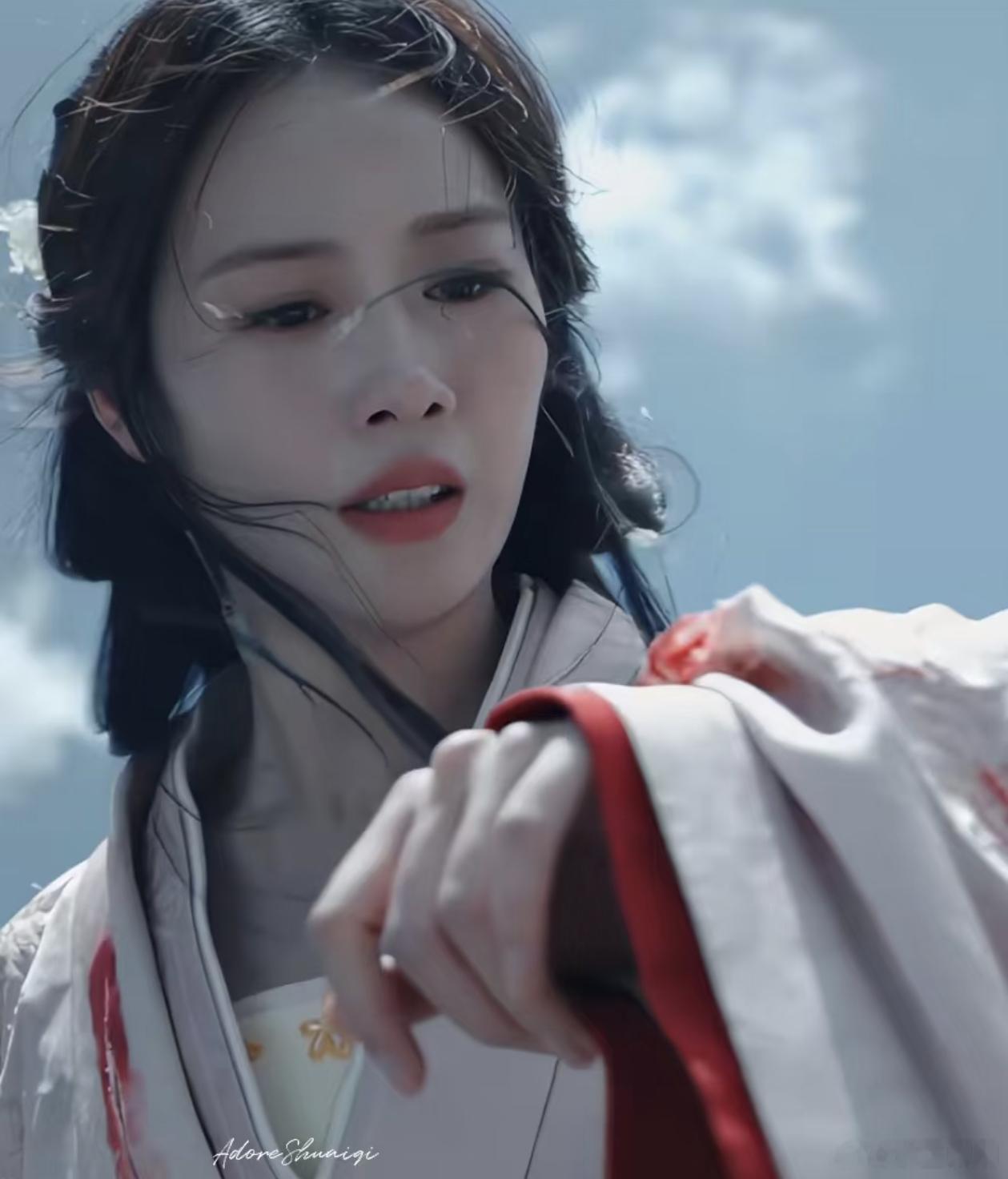 范帅琦最仙的衣服耍最狠的剑 家人们速来围观！范帅琦这是什么神仙打戏啊，大宽袖耍起