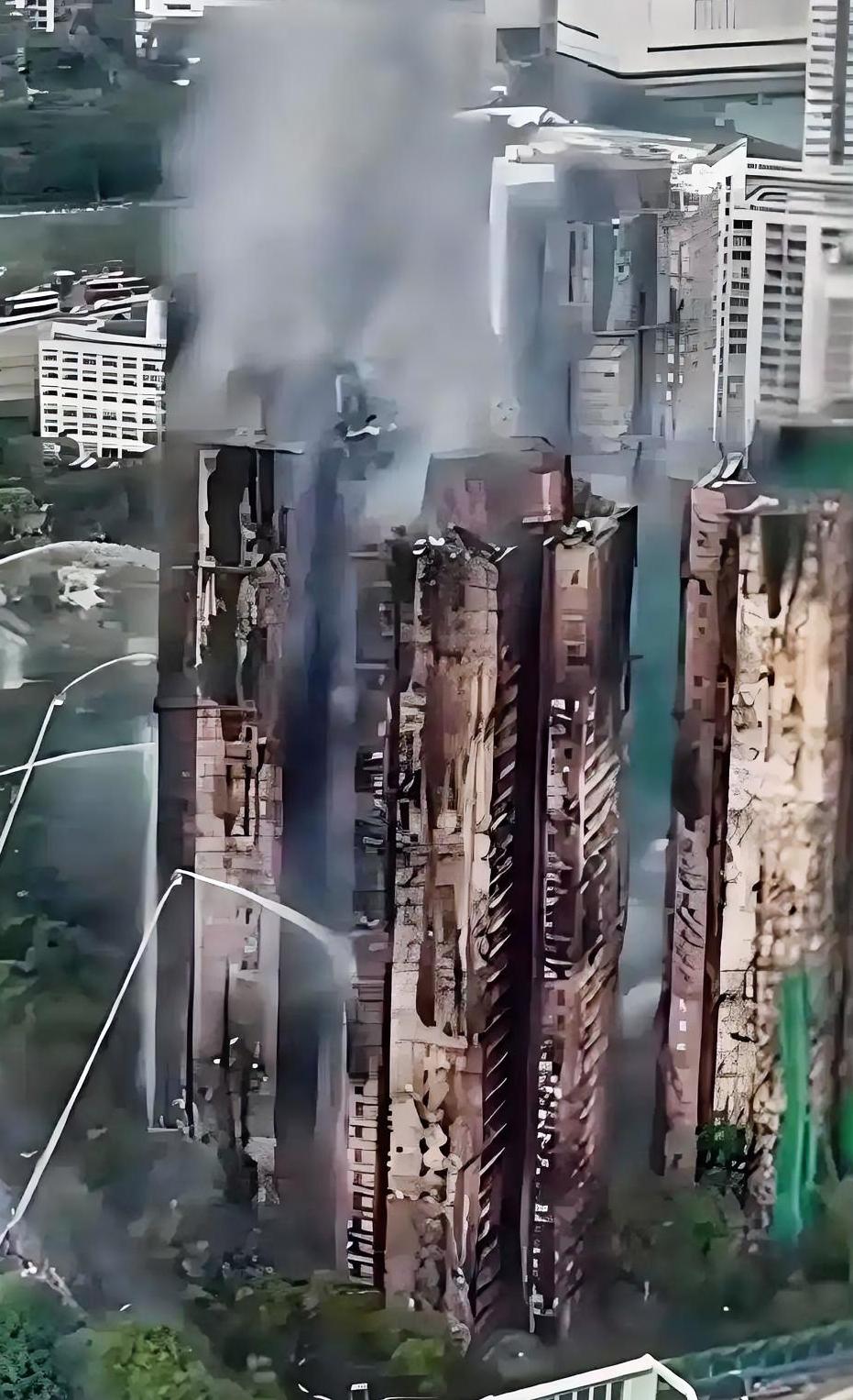 大楼重修是天方夜谭！

由原住户集资在原址拆迁重建或是最佳选择。香港的住宅之所以