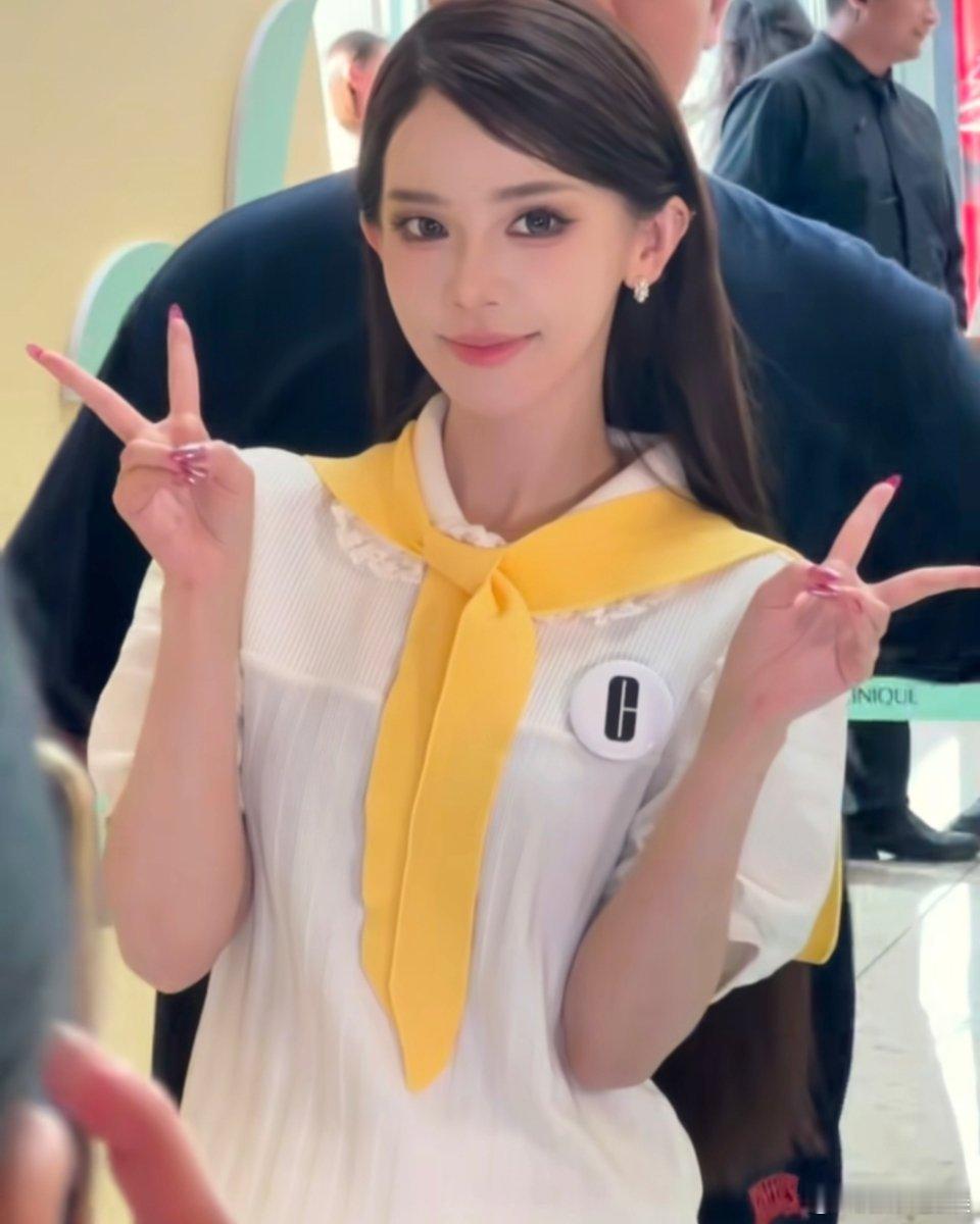 路人视角的迅猛龙特蕾莎总有人拿颜值说事，迅猛龙特蕾莎长成这样还不算是大美女吗？那