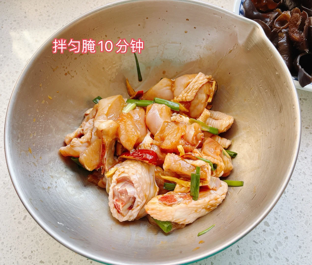 广式菜谱|木耳蒸滑鸡
