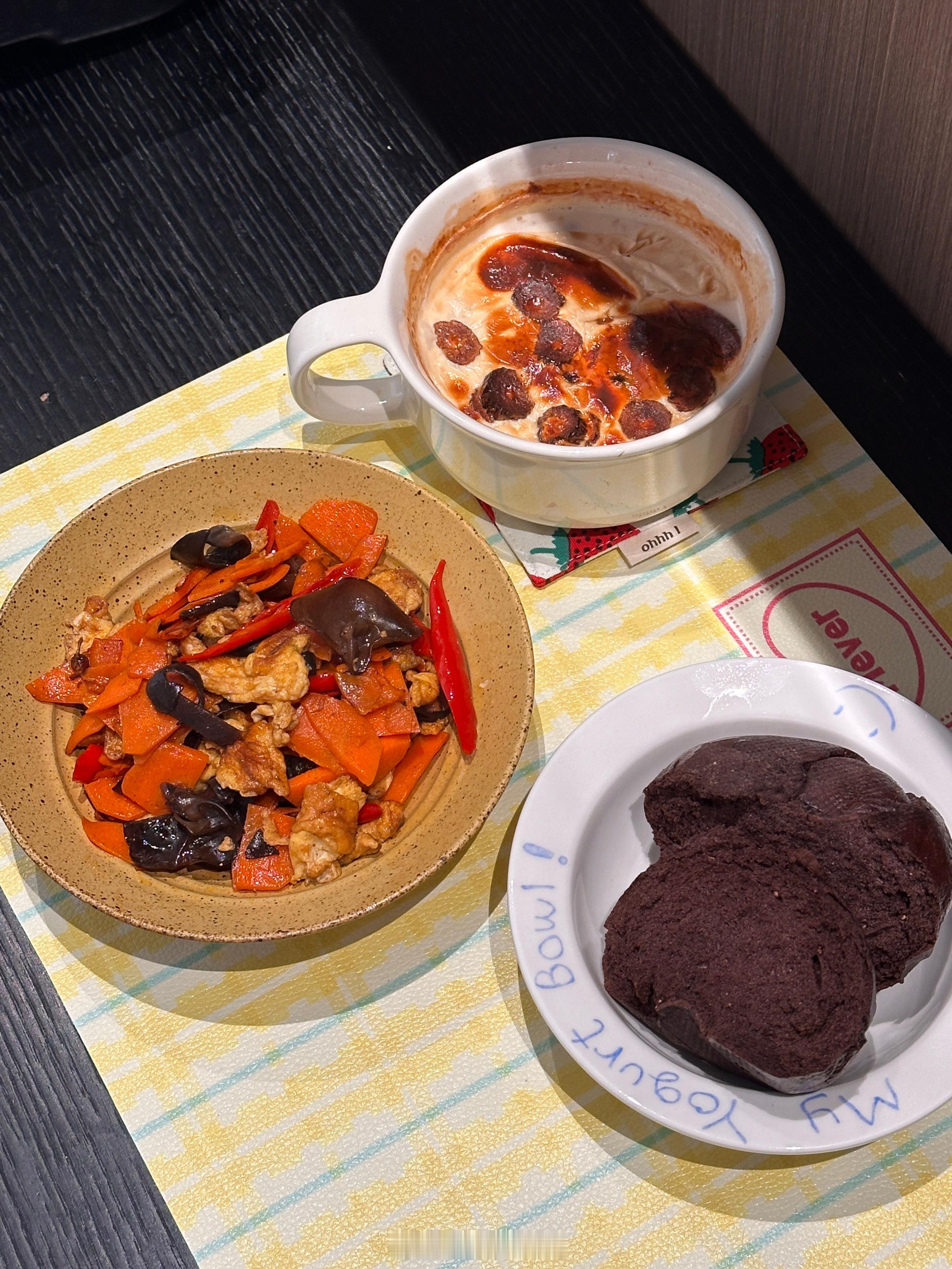 一人食晚餐🥣鸡蛋木耳胡萝卜桑葚馒头桂圆银耳酒酿烤奶 ​​​