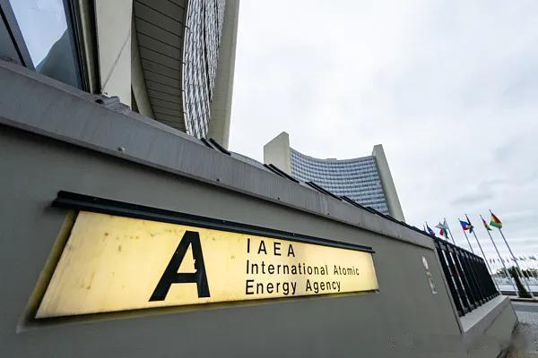 国际国内时事新闻 俄乌互袭，俄称实施6次集群打击乌目标，乌称袭击俄集结区、指挥所