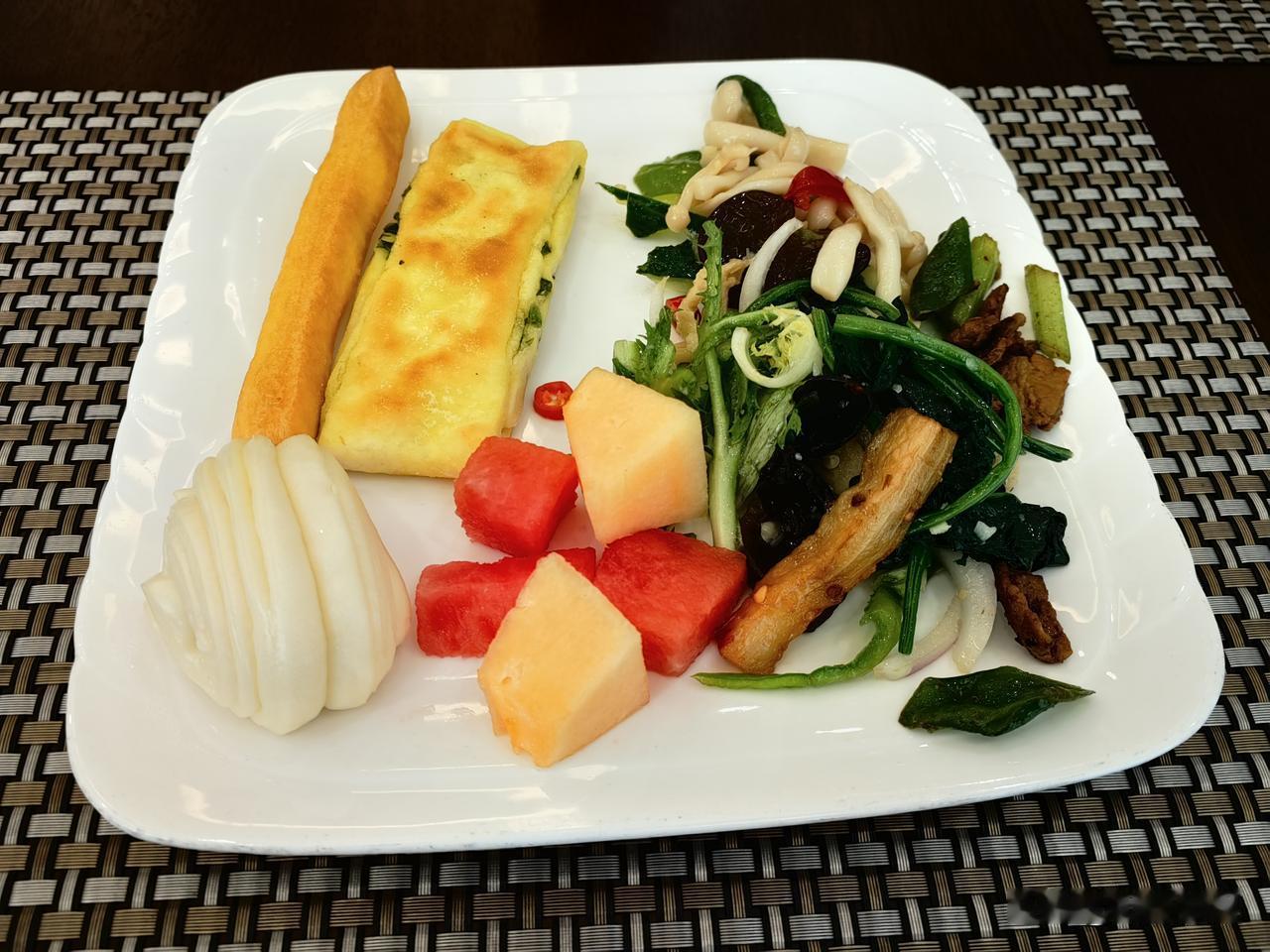 吃个庆城早餐，不同版本的豆腐脑，可可爱爱的小油条。再补几张昨天没发完的照片，强烈