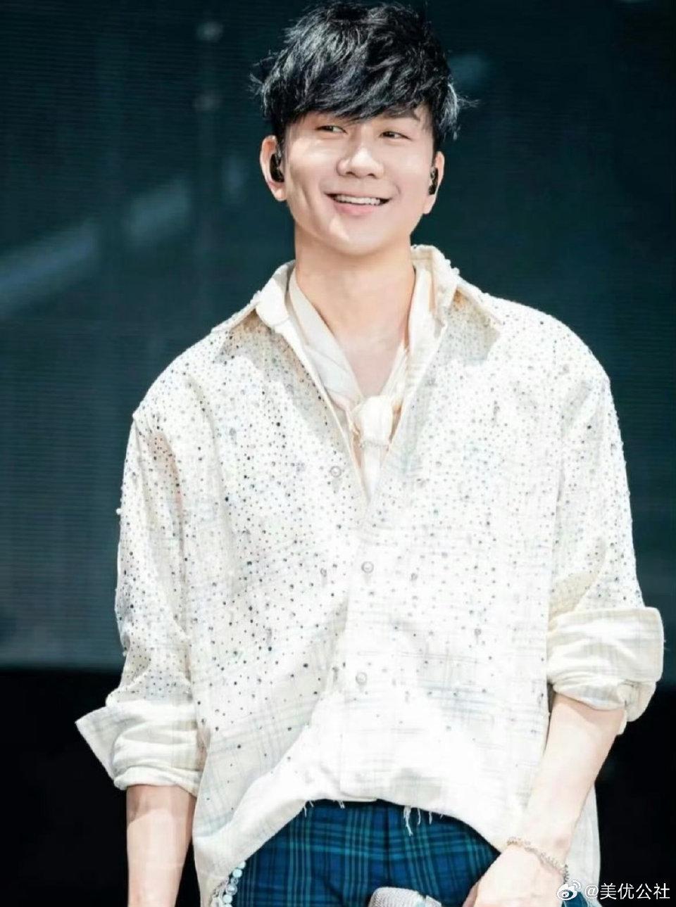 林俊杰坦言生命的沙漏加速了，看完太心疼
 
谁能想到，舞台上永远活力满满的林俊杰