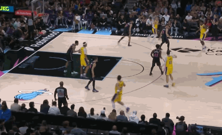 东契奇还是敢投，喜欢的位置，这三分有了！湖人vs热火