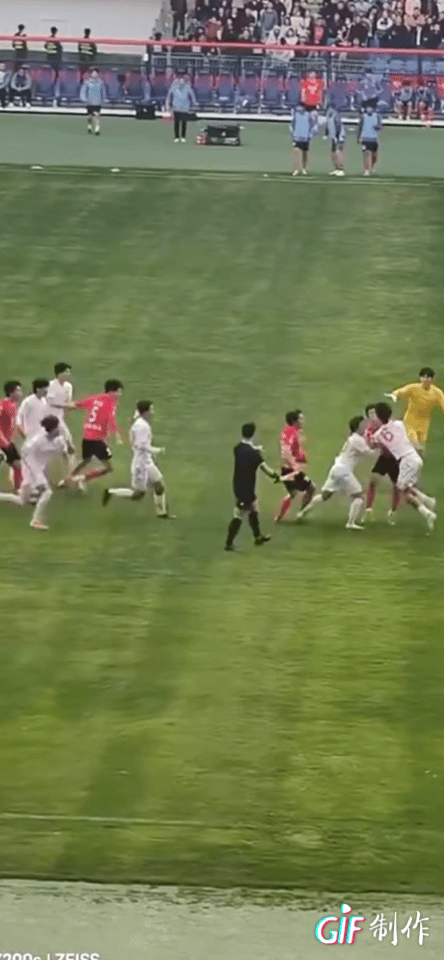 今天中国足球又上演了让人匪夷所思的一幕。
苏超球队南通在和上海海港梯队的一场友谊