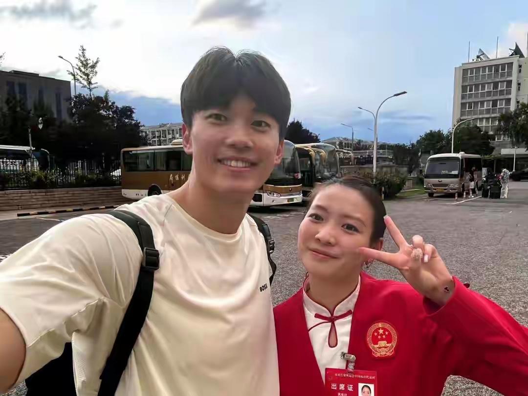 汪顺我认识，旁边女士运动员是谁