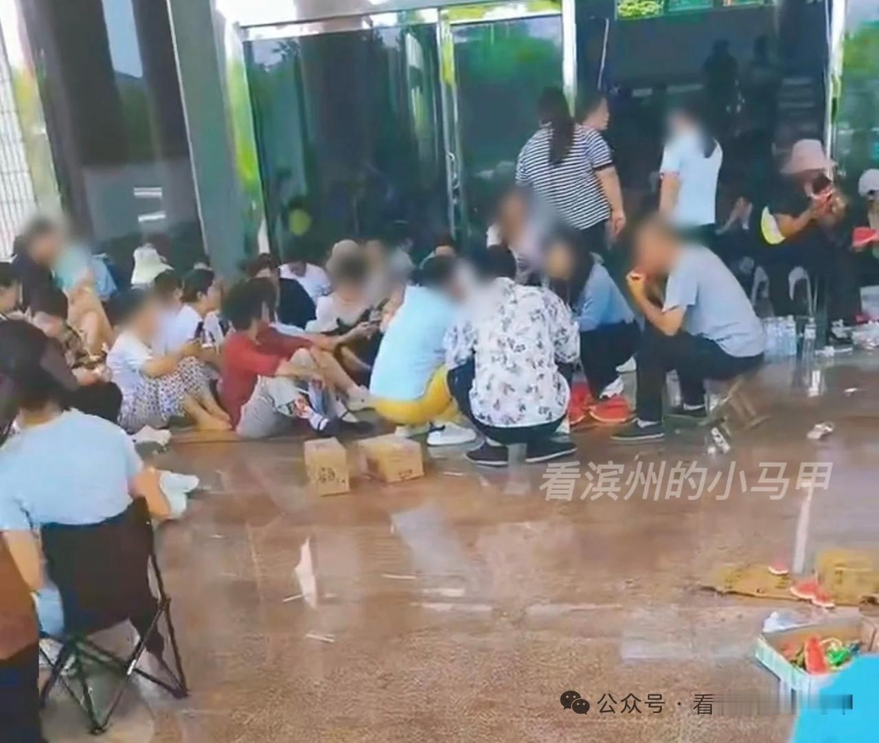 化解多年通电难题，滨州一镇政府获业主送锦旗致谢
 
入伏后持续高温，山东滨州博兴
