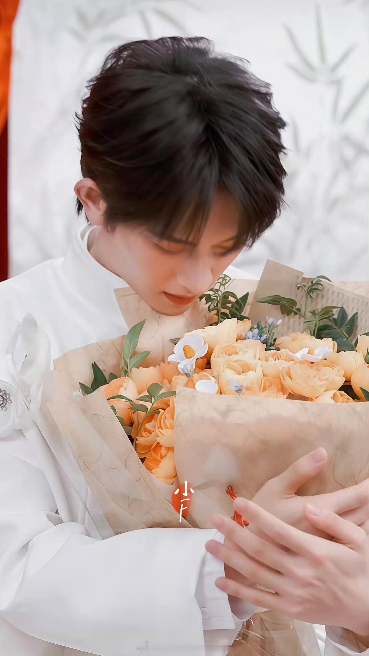 平凡日子里因为有喜欢的人，才多了好多温柔和期待。慢慢喜欢，长久陪伴，就很好✨陈添